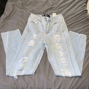 Hollister Ultra High-Rise Mom Jeans